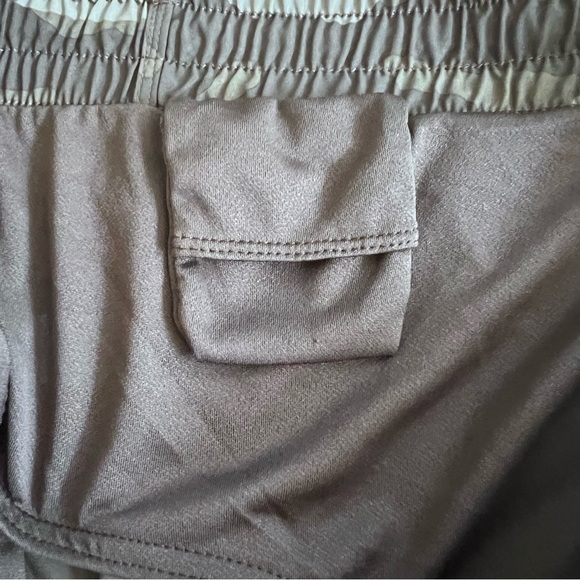 Athleta printed MESH RACER RUN SHORTS 4" CAMO Size 1x - Picture 9 of 13